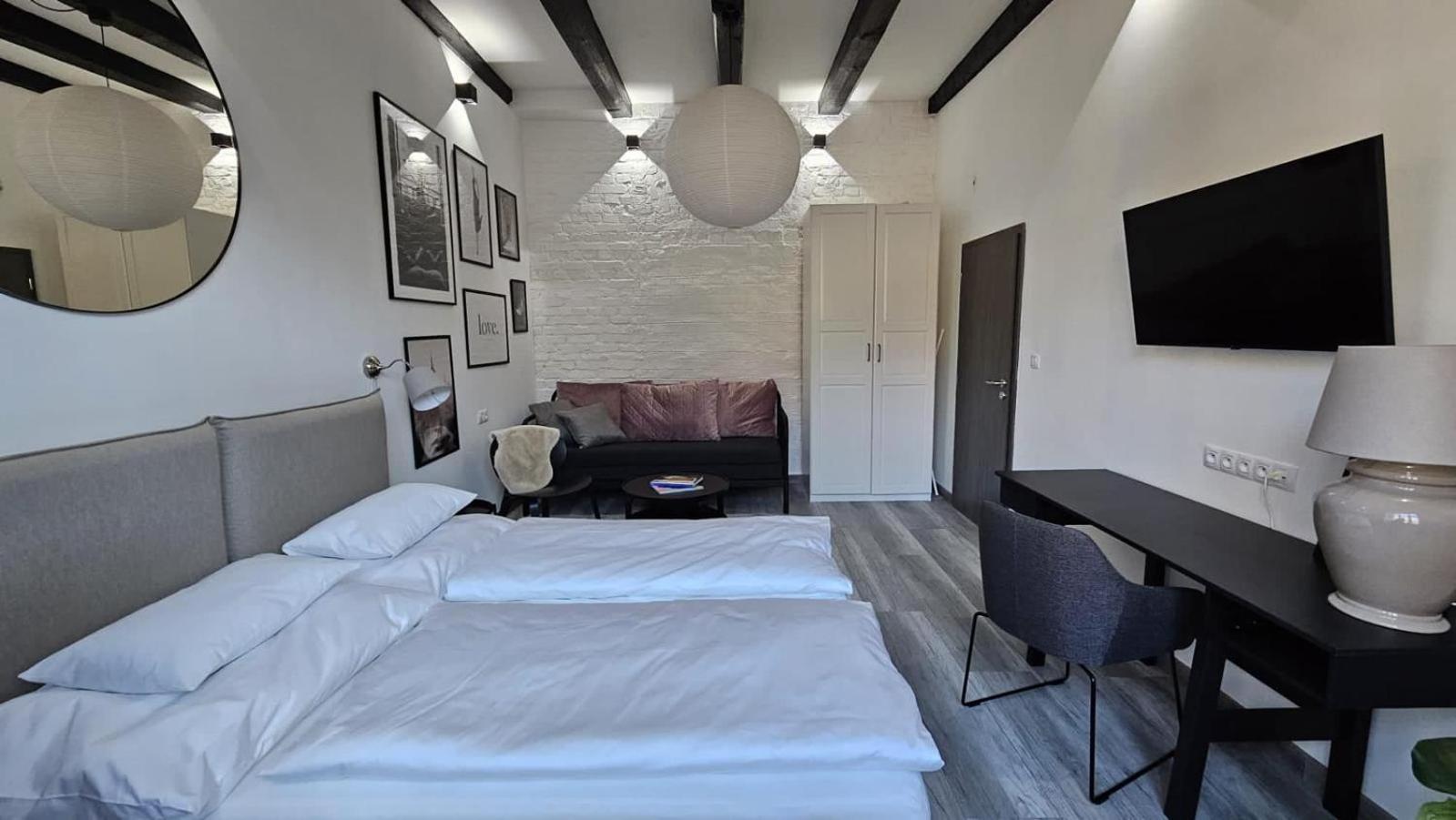 קרלובי וארי Great Living Apartments מראה חיצוני תמונה